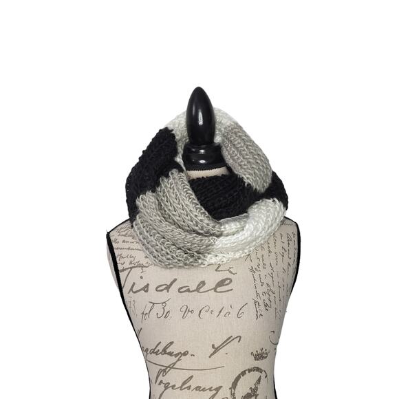 Unbranded Black, White, Gray Colorblock Loose Knit Infinity Scarf - Picture 1 of 5